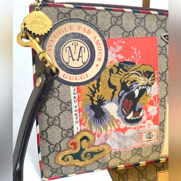 GUCCI 2018 Cruise GG Supreme Canvas UFO Patch Envelope Clutch - Picture 6 of 12